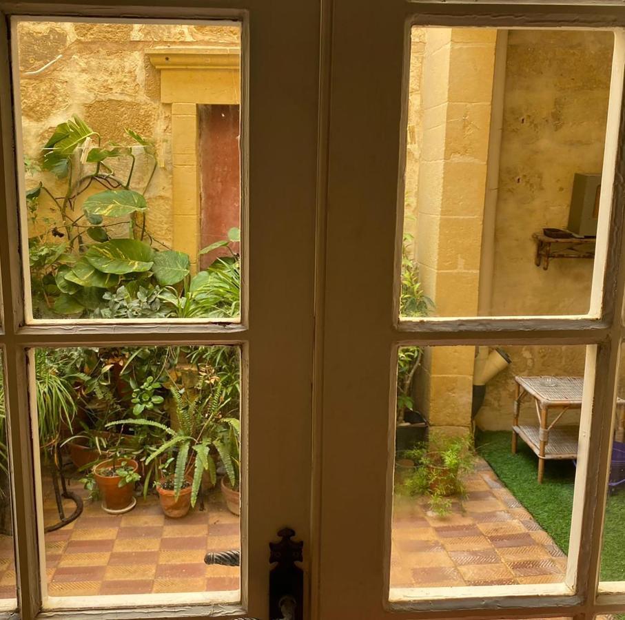 Maria Townhouse Heart Of Victoria B&B Extérieur photo