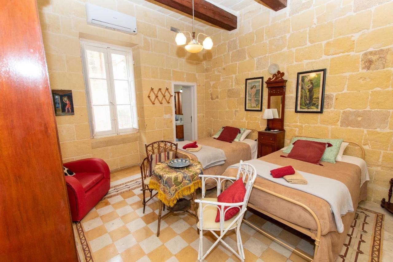 Maria Townhouse Heart Of Victoria B&B Extérieur photo