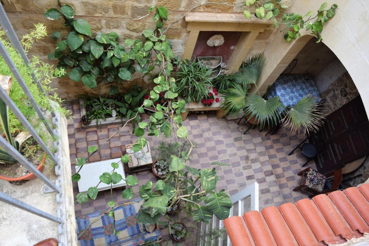 Maria Townhouse Heart Of Victoria B&B Extérieur photo