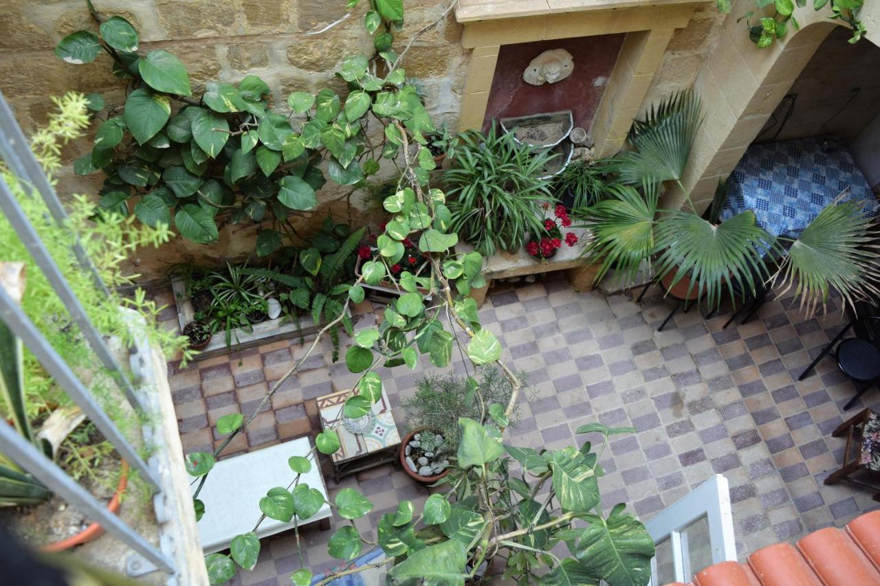Maria Townhouse Heart Of Victoria B&B Extérieur photo
