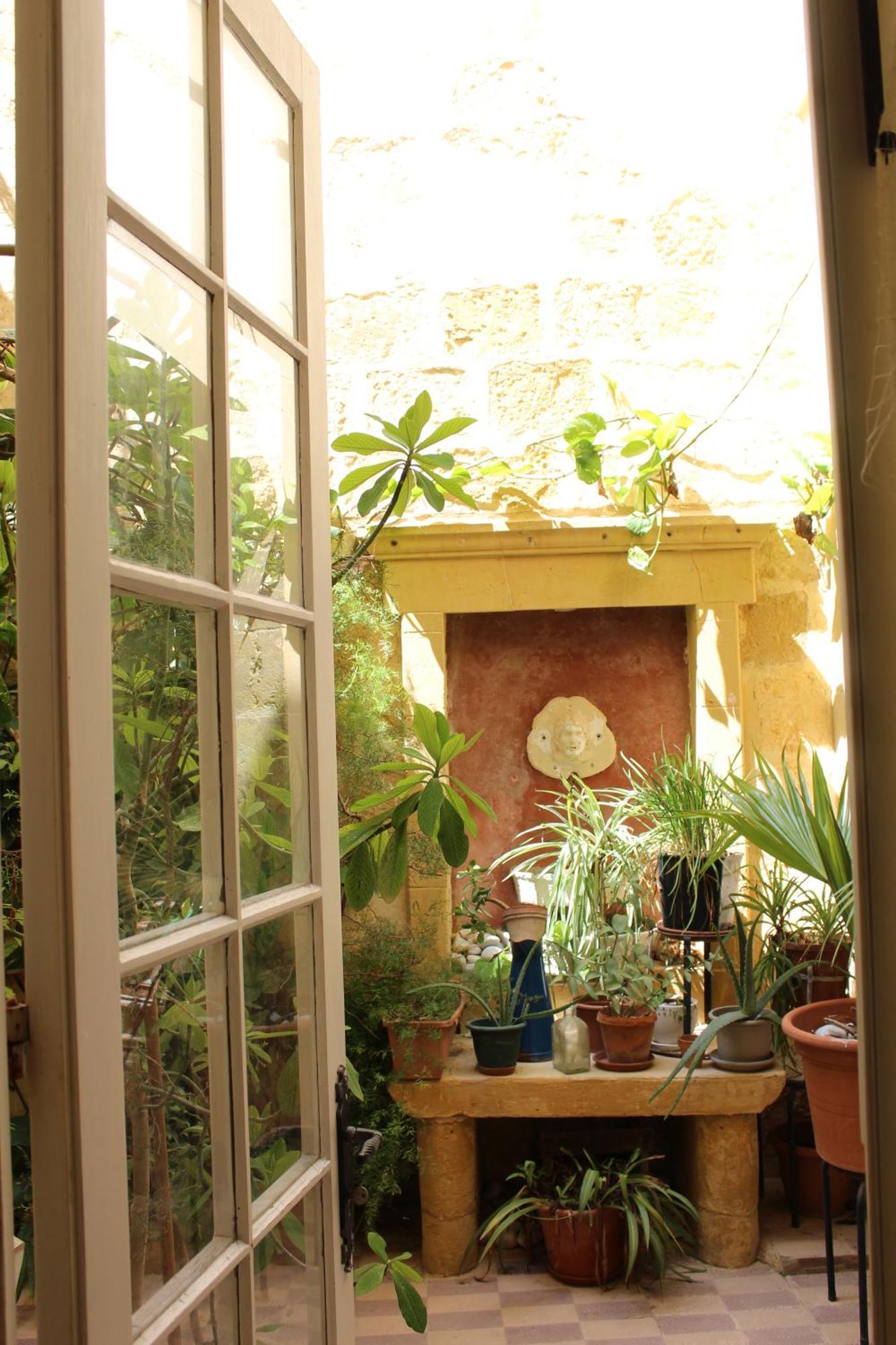 Maria Townhouse Heart Of Victoria B&B Extérieur photo
